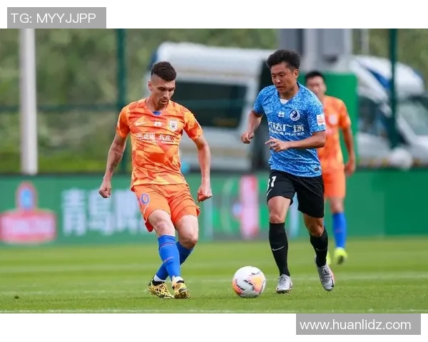 中超激战山东鲁能对阵大连人队全力争胜展现足球魅力与激情