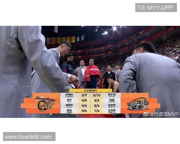 广州与辽宁篮球赛激战正酣球迷热情高涨期待精彩对决 广州与辽宁篮球赛激战正酣球迷热情高涨期待精彩对决