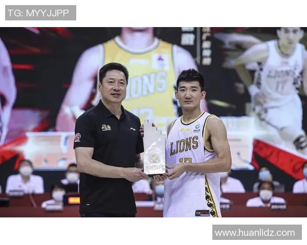 成都羽毛球队配合问题引发热议球员间默契与战术的深度探讨